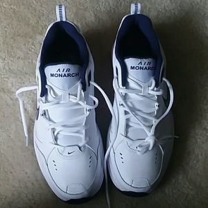 Nike air monarch New without tags sorry